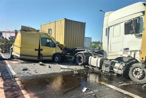 Wypadek na Obwodnicy Trójmiasta Kierowca zakleszczony w samochodzie