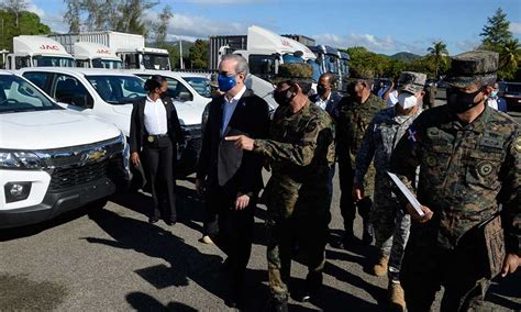 Presidente entrega 36 vehículos para labores de FF AA Periódico elCaribe