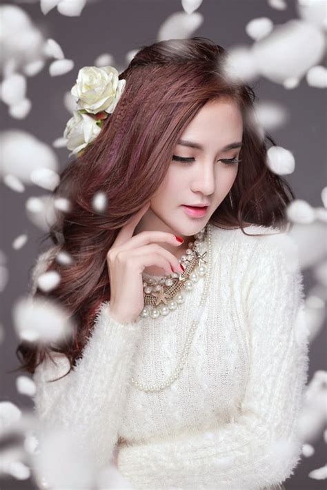 Hot girl Kelly rạng ngời vẻ đẹp dao kéo