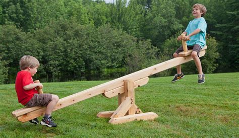 Backyard See Saw From Cedarworks Игровая площадка на заднем дворе Деревянные качели Красные