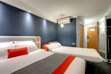 Holiday Inn Express London-Hammersmith Hotel - Deals, Photos & Reviews