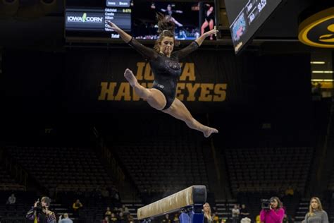 Photos Iowa Women S Gymnastics Vs Michigan The Daily Iowan