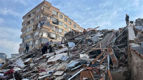 Turkey-Syria earthquake: Moment young girl pulled from rubble of building | World News | Sky News