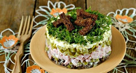 Салат с сухариками - Со Вкусом