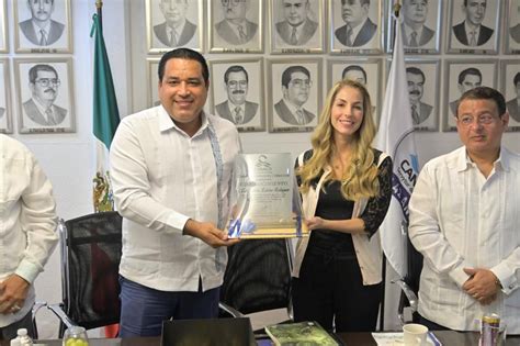 Recibe Paty Lobeira De Yunes Reconocimiento De La Canaco Por Su Labor