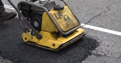 Los Angeles unveils plans to repair potholes in the city - CBS Los Angeles 