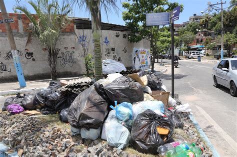 Lixo acumulado preocupa em São Gonçalo JORNAL O São Gonçalo On line