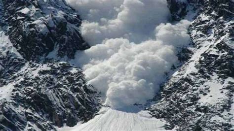 Avalanche Hits Lugnak La Region In Sikkim India News India Tv