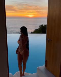 INSTA Kylie Jenner Wears Bikini 01 19 2021 Video Phun Org Forum