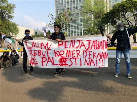 Massa Gelar Demonstrasi Di Kedubes Amerika Serikat Terkait Palestina