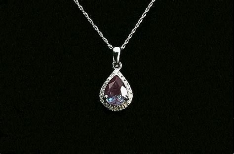 Alexandrite Pendant horizontal | Gold-N-Time Jewelers