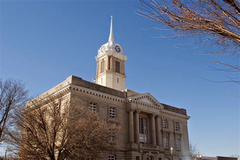 Lucy and Lloyd: Road Trip: Columbia, Tennessee