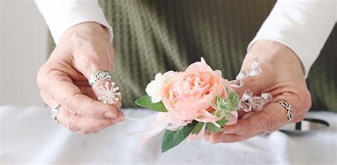 DIY Prom Corsage | How To Make A Corsage | DIY Corsage – Afloral.com