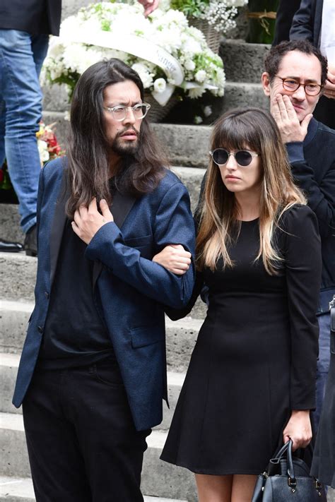 Photo Lucien Gainsbourg Lulu et sa compagne Sorties des obsèques