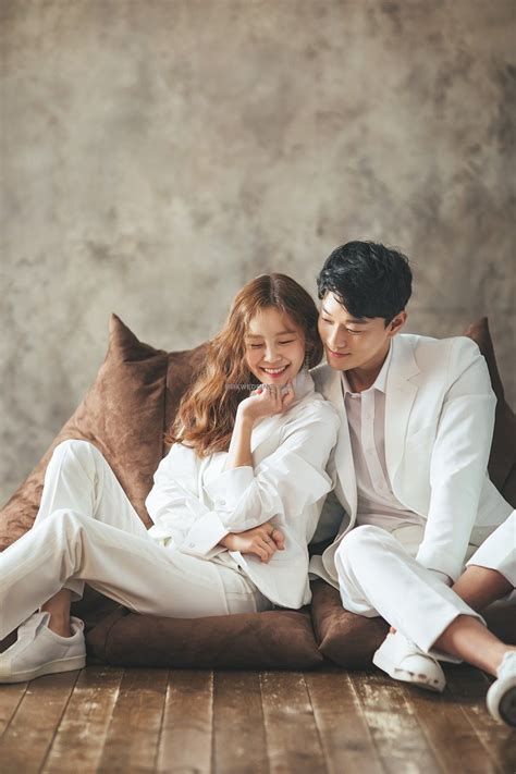 Pre Wedding Poses Wedding Photos Poses Pre Wedding Photoshoot Wedding Couples Korean