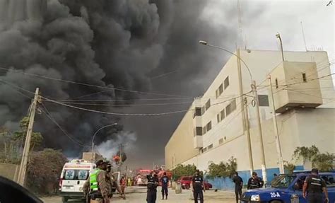 Gigantesco Incendio Arrasa Con F Brica En Comas