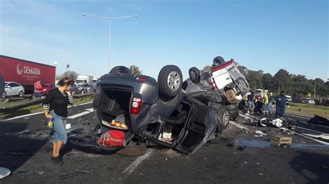 Buenos Aires Un Muerto Y Heridos Por Un Choque M Ltiple En