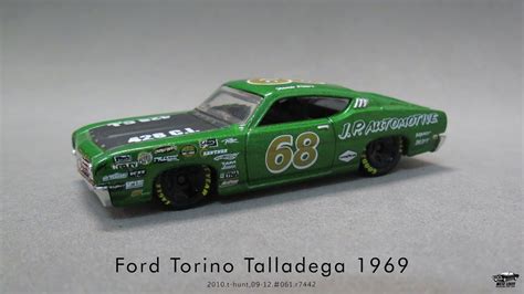 Garagem Hot Wheels Ford Torino Talladega
