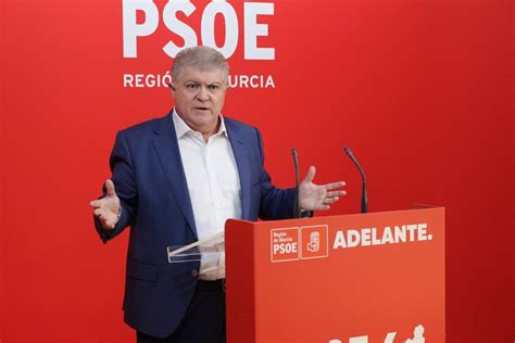 Vélez exige a López Miras que deje de ofender al Gobierno que más agua