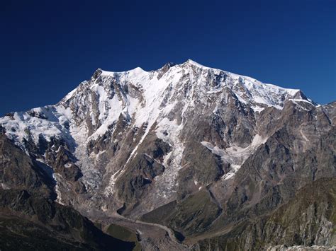 Montagna Altri Morti Sulle Alpi Sul Bianco Alpinisti Bloccati A