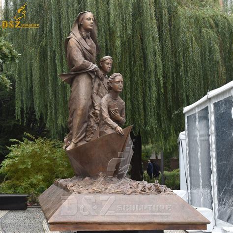 Memorial Square Public Sculpture Mother Cabrini Statue Dzb 4213 Dandz