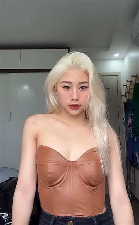 Hot girl Thể dục dụng cụ Việt Nam diện bikini táo bạo lộ hình xăm ở vị trí nhạy cảm
