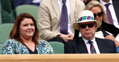 Fürst Albert von Monaco zeigt sich in Wimbledon ohne Charlène BUNTE de