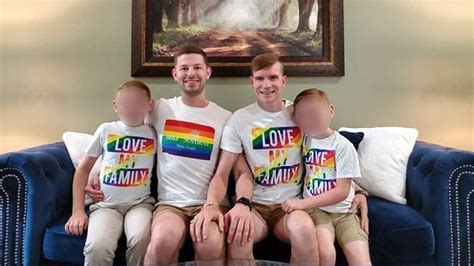 États Unis un couple gay a violé leurs fils adoptifs et les a livrés à louer pédophiles