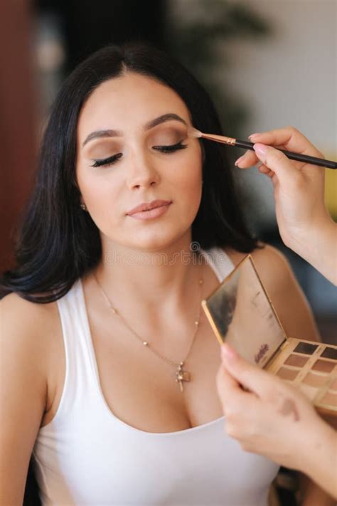 Makeup Artist Applies Eye Shadow Perfect Evening Makeup Beauty