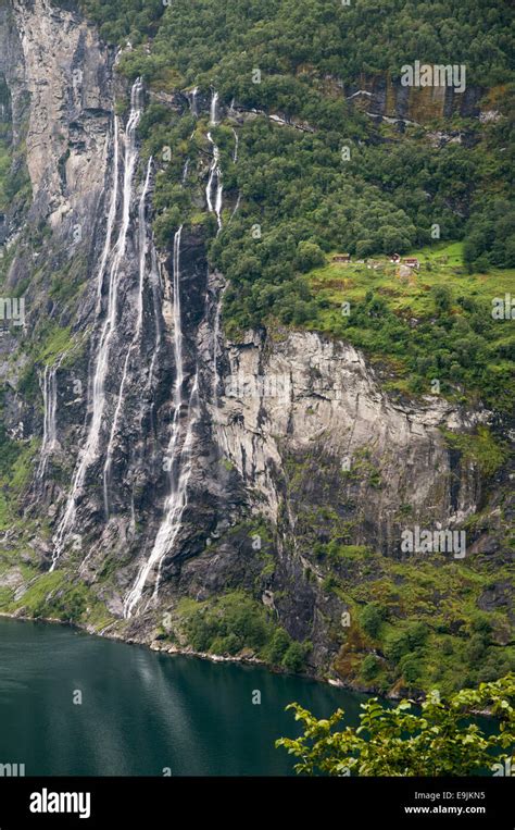 Geiranger fjord waterfall Fotos und Bildmaterial in hoher Auflösung