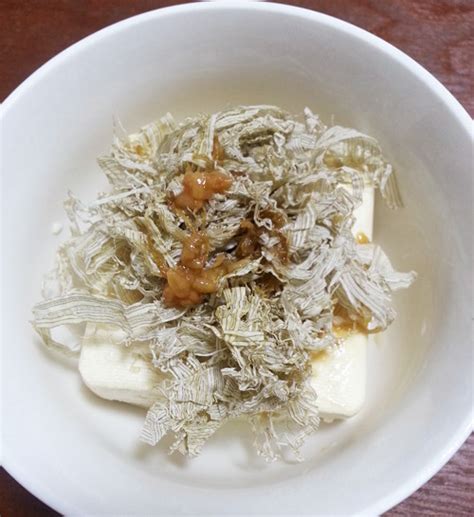 簡単副菜＊とろろ昆布ともろみ味噌のせ冷奴 By ここさちクック 【クックパッド】 簡単おいしいみんなのレシピが396万品