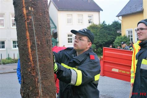 Maibaum Aufstellen Freiwillige Feuerwehr Zeiselmauer