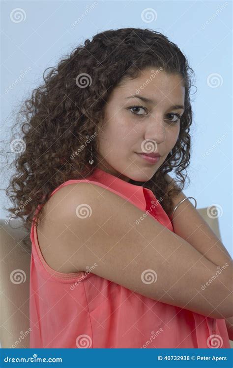 Bella Ragazza Latina Con Capelli Ricci Fotografia Stock Immagine Di Capelli Fronte 40732938