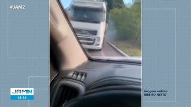 JAM 2ª edição Carreta invade contramão e quase colide carro na BR