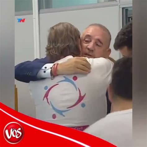 Crimen De Lucio Dupuy El Conmovedor Abrazo Entre El Pap Y El Abuelo