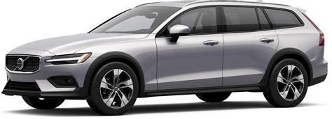 2023 Volvo V60 Cross Country Incentives, Specials & Offers in Lebanon NH