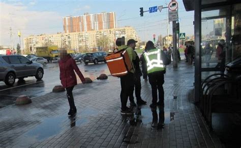 Викрав велосипед у кур’єра служби доставки просто біля магазину ...
