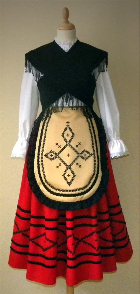 COLECCION TRAJES REGIONALES DE ESPAÑA ASTURIAS Folk clothing