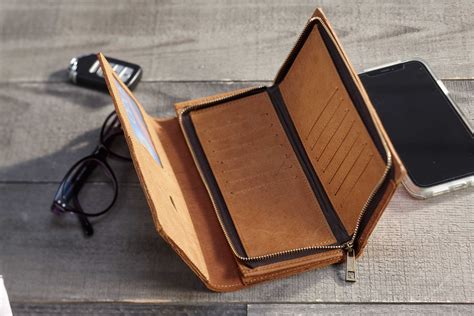 Personalized wallet gifts are becoming the top choice for weddings 3