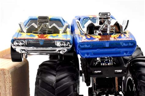 RODGER DODGER Monster Trucks のレビュー幻のブルーロジャーはベーシックに差し替えできるのか Hot Wheels 情報まとめ ホットウィール にわかマニア