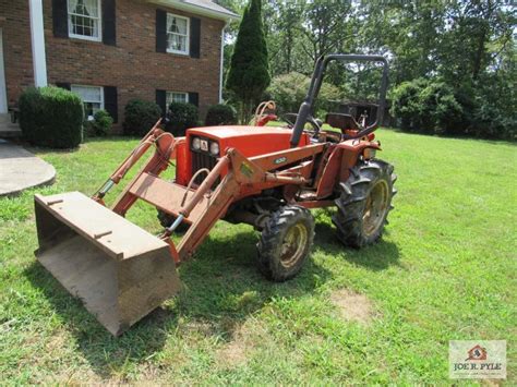 ALLIS CHALMERS 5020 TRACTOR W FRONT END LOADER BACKEND ATTACHMENT