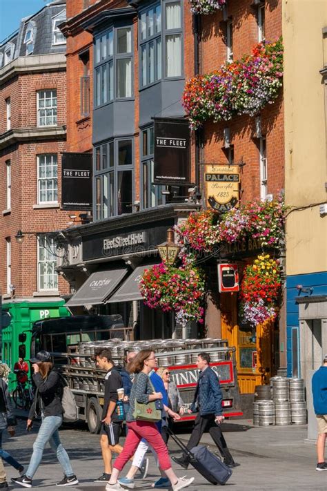 Dublin Ireland July People Walking On Dublin City Center