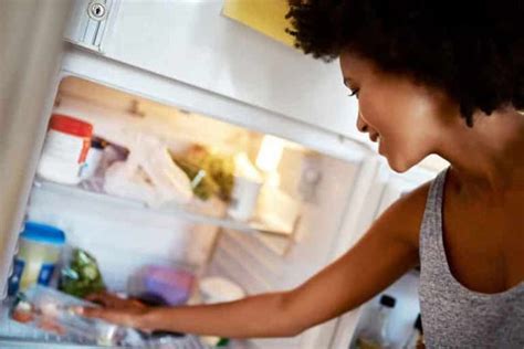 Dicas para tirar o mau cheiro da geladeira um guia prático