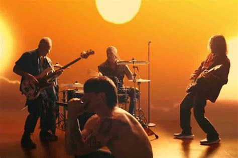 Red Hot Chili Peppers lança novo single John Frusciante Segredos do Mundo