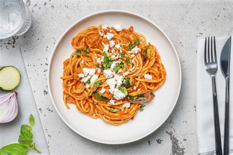 Pasta Met Geroosterde Paprikasaus En Geitenkaas Recept Hellofresh