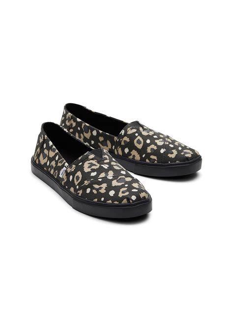 Buy TOMS Women Black & Beige Printed Slip On Sneakers - Casual Shoes ...