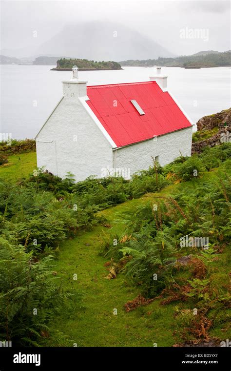 Red Roof Hut Hi Res Stock Photography And Images Alamy