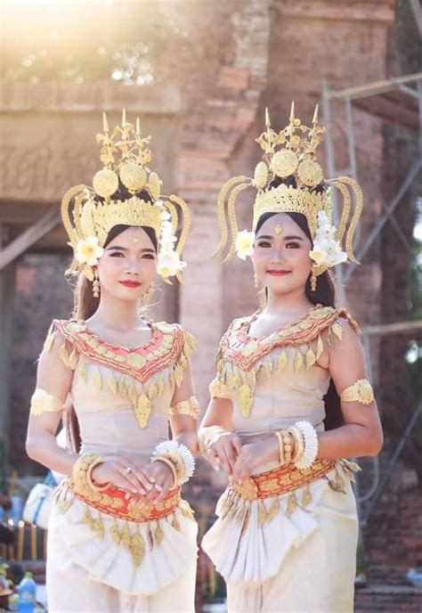 Beautiful Apsara Dancers Cambodian Classical Dancers In Apsara