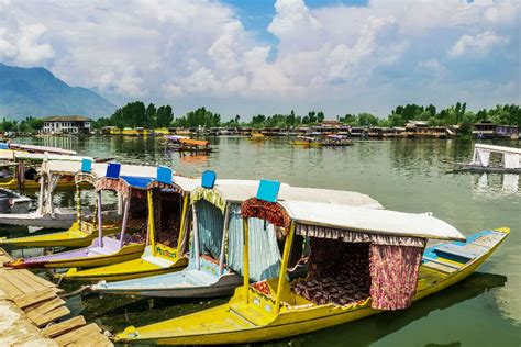 Jammu and Kashmir’s tourism industry is finally getting back on its ...