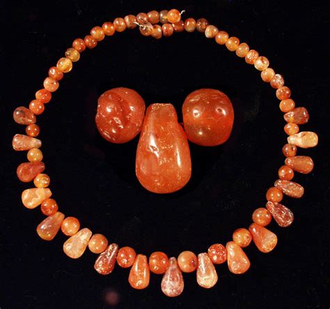 Ancient Roman jewelry: necklaces, beads & pendants